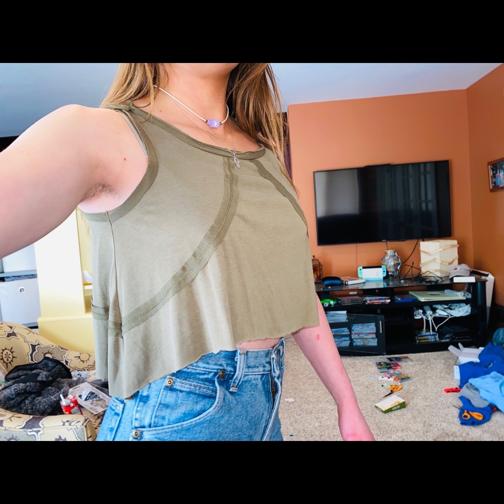 Flowy cropped tank top in army green (: